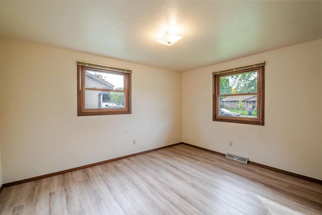 553 DELWICHE ROAD, Green Bay, WI 54302