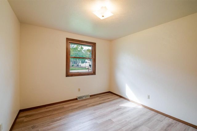 553 DELWICHE ROAD, Green Bay, WI 54302