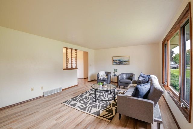 553 DELWICHE ROAD, Green Bay, WI 54302