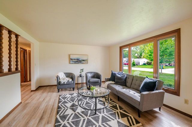 553 DELWICHE ROAD, Green Bay, WI 54302
