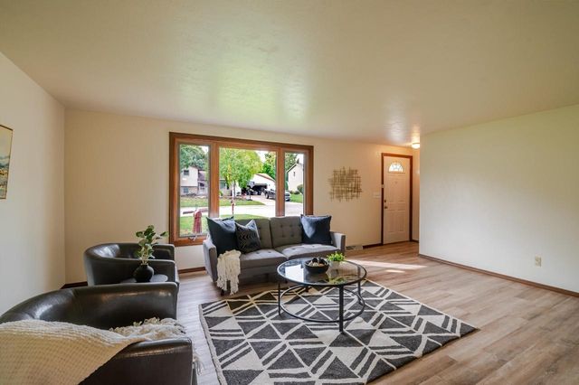 553 DELWICHE ROAD, Green Bay, WI 54302