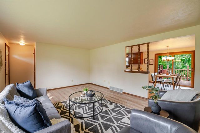 553 DELWICHE ROAD, Green Bay, WI 54302