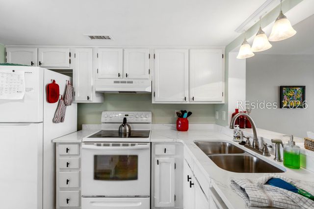 4 Cedar Reef Dr Unit B202, St Helena Island, SC 29920