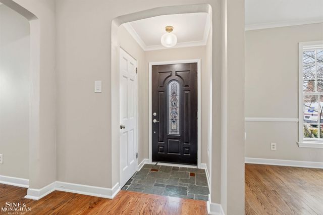 180 Fisher Road, Grosse Pointe Farms, MI 48236