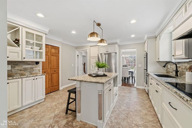 180 Fisher Road, Grosse Pointe Farms, MI 48236