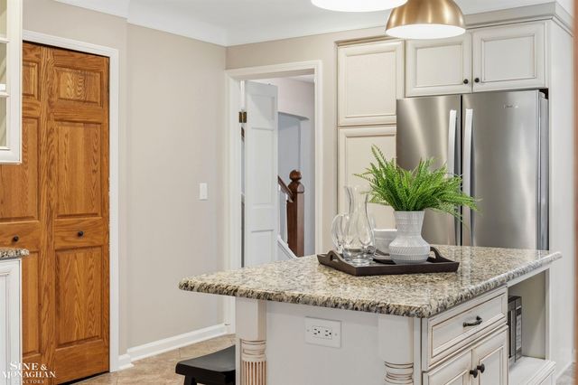 180 Fisher Road, Grosse Pointe Farms, MI 48236