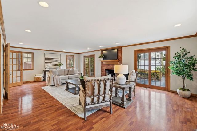 180 Fisher Road, Grosse Pointe Farms, MI 48236