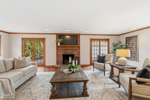 180 Fisher Road, Grosse Pointe Farms, MI 48236