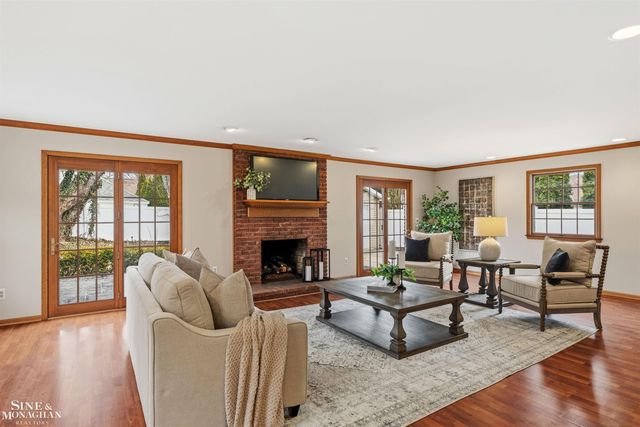 180 Fisher Road, Grosse Pointe Farms, MI 48236