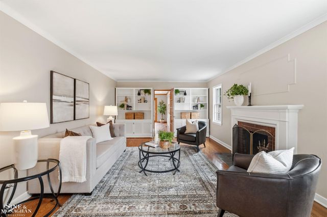 180 Fisher Road, Grosse Pointe Farms, MI 48236