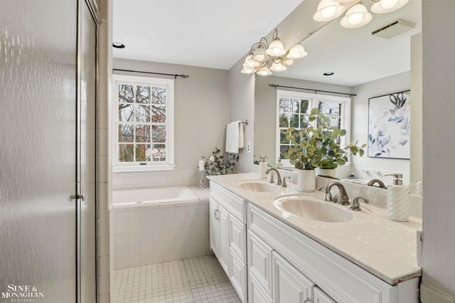 180 Fisher Road, Grosse Pointe Farms, MI 48236