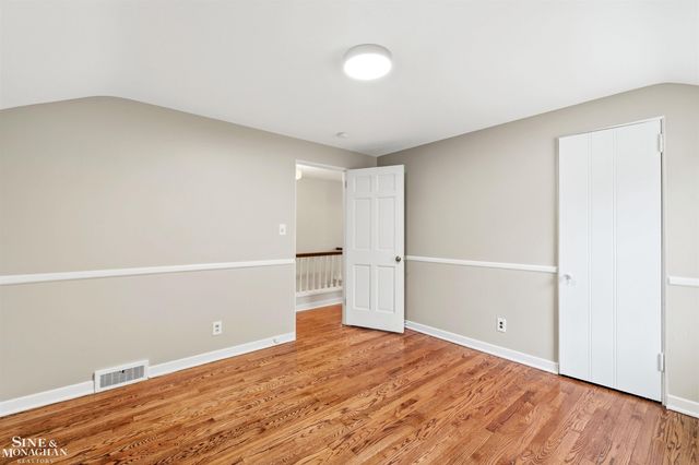 180 Fisher Road, Grosse Pointe Farms, MI 48236