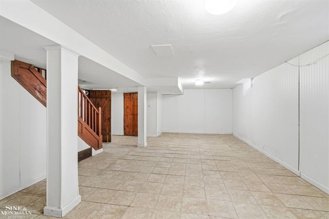 180 Fisher Road, Grosse Pointe Farms, MI 48236