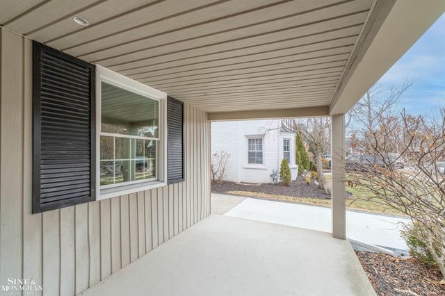 180 Fisher Road, Grosse Pointe Farms, MI 48236