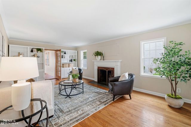 180 Fisher Road, Grosse Pointe Farms, MI 48236