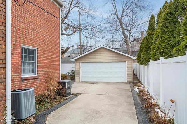 180 Fisher Road, Grosse Pointe Farms, MI 48236