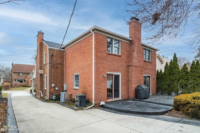 180 Fisher Road, Grosse Pointe Farms, MI 48236