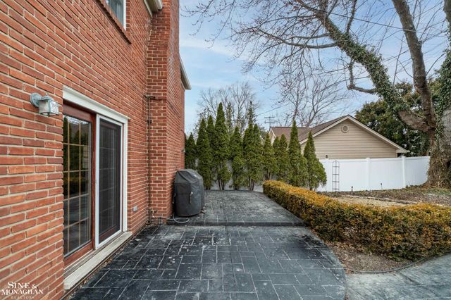 180 Fisher Road, Grosse Pointe Farms, MI 48236