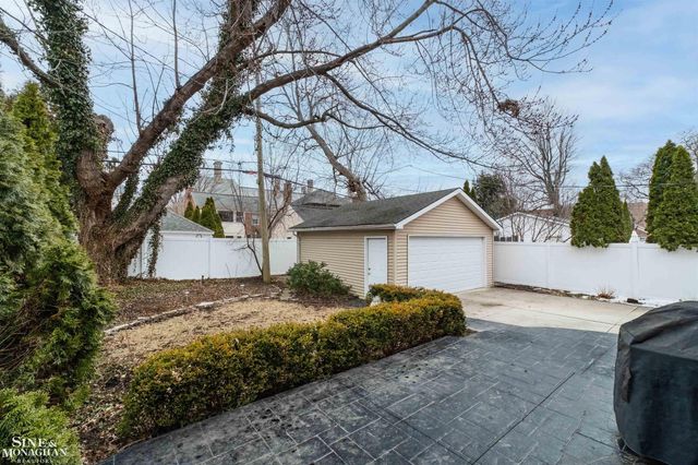 180 Fisher Road, Grosse Pointe Farms, MI 48236