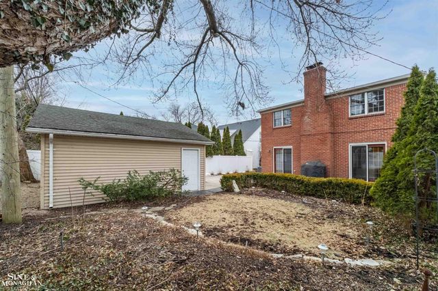 180 Fisher Road, Grosse Pointe Farms, MI 48236