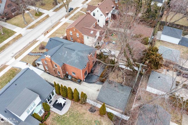 180 Fisher Road, Grosse Pointe Farms, MI 48236