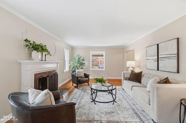 180 Fisher Road, Grosse Pointe Farms, MI 48236