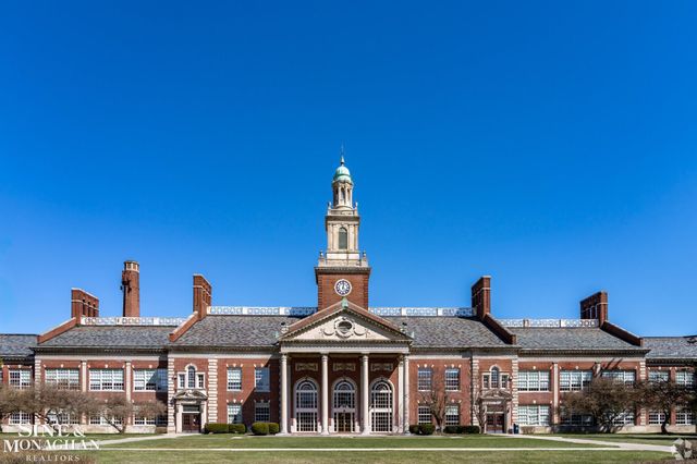 180 Fisher Road, Grosse Pointe Farms, MI 48236