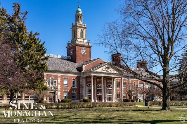 180 Fisher Road, Grosse Pointe Farms, MI 48236