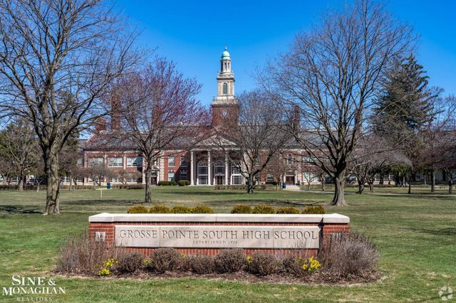 180 Fisher Road, Grosse Pointe Farms, MI 48236