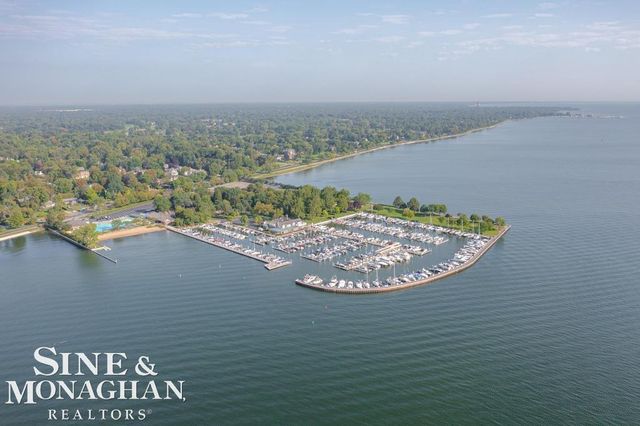 180 Fisher Road, Grosse Pointe Farms, MI 48236