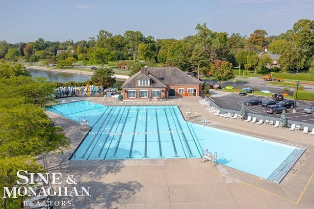 180 Fisher Road, Grosse Pointe Farms, MI 48236