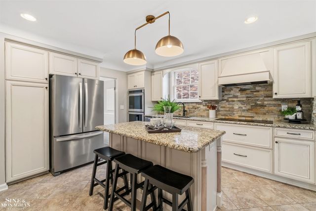 180 Fisher Road, Grosse Pointe Farms, MI 48236