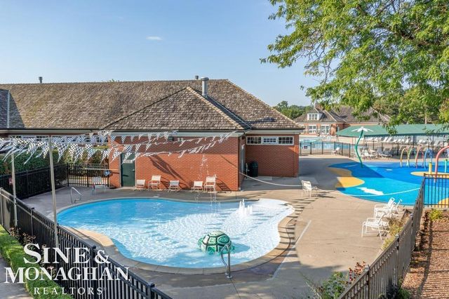 180 Fisher Road, Grosse Pointe Farms, MI 48236