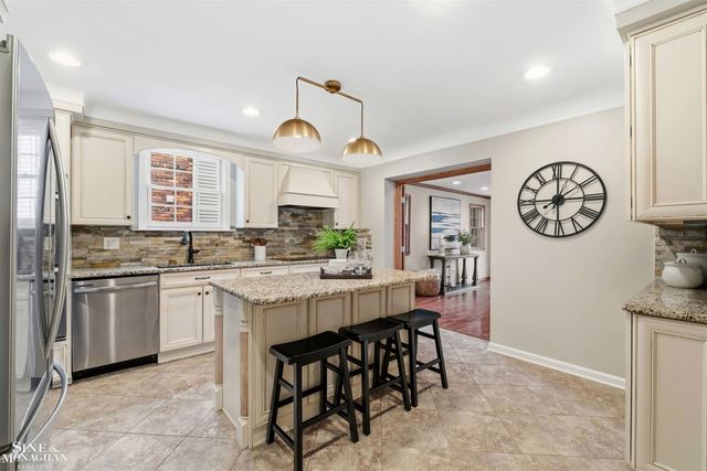 180 Fisher Road, Grosse Pointe Farms, MI 48236