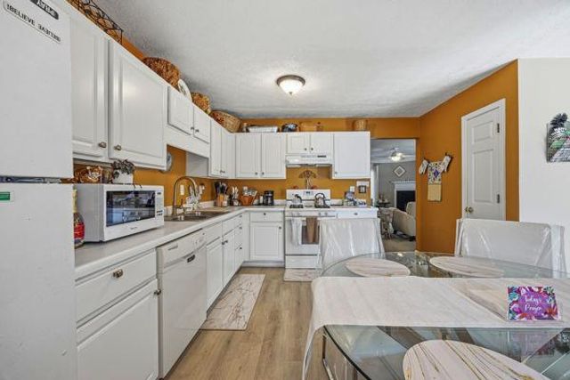 1835 Barrington Overlook NW, Marietta, GA 30066