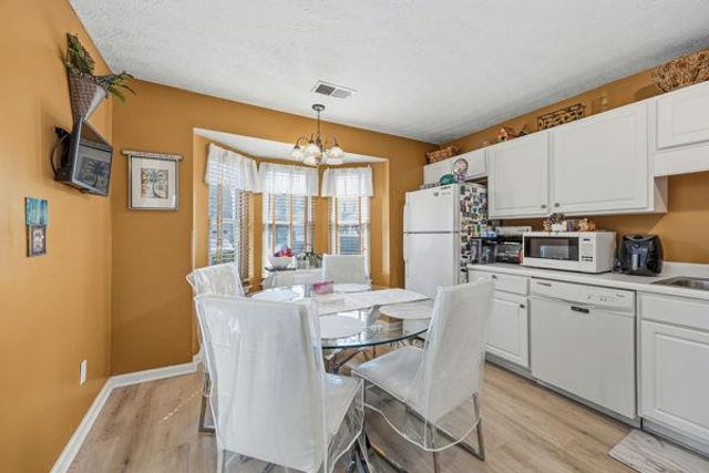 1835 Barrington Overlook NW, Marietta, GA 30066