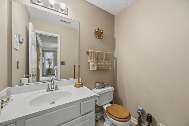 1835 Barrington Overlook NW, Marietta, GA 30066