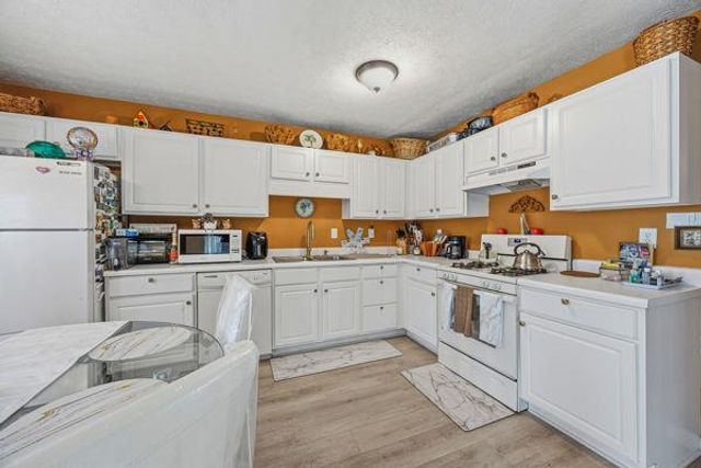 1835 Barrington Overlook NW, Marietta, GA 30066