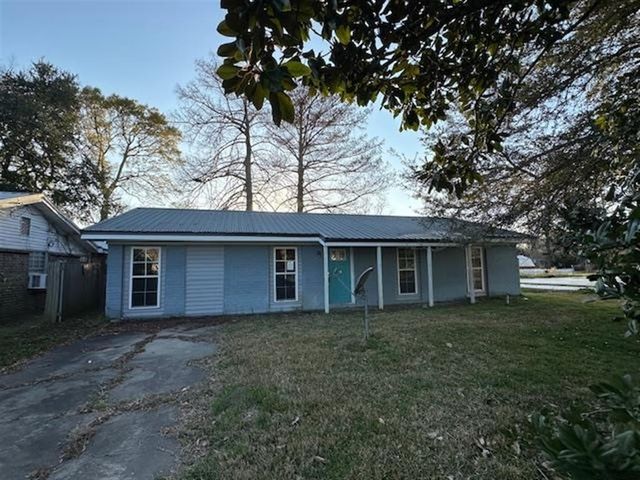 321 Iowa Avenue, Lake Arthur, LA 70549