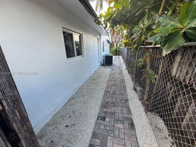 2900 SW 16th St, Fort Lauderdale, FL 33312