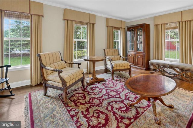 1 WALKING PURCHASE DR, Pennington, NJ 08534
