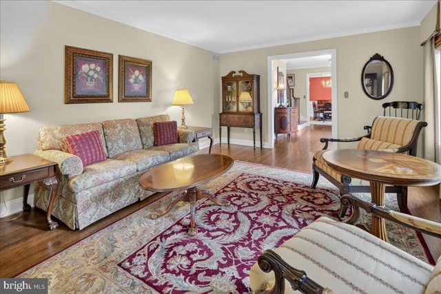 1 WALKING PURCHASE DR, Pennington, NJ 08534