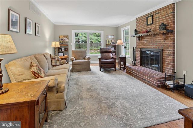 1 WALKING PURCHASE DR, Pennington, NJ 08534