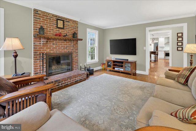 1 WALKING PURCHASE DR, Pennington, NJ 08534