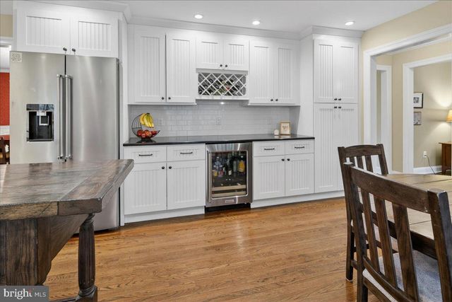 1 WALKING PURCHASE DR, Pennington, NJ 08534