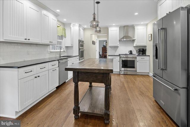 1 WALKING PURCHASE DR, Pennington, NJ 08534
