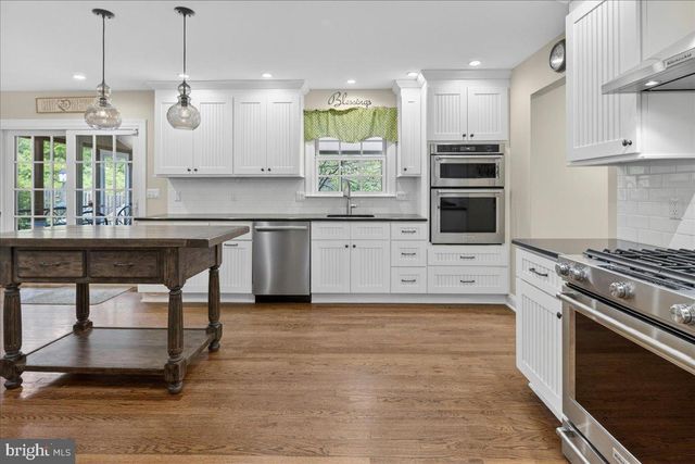 1 WALKING PURCHASE DR, Pennington, NJ 08534