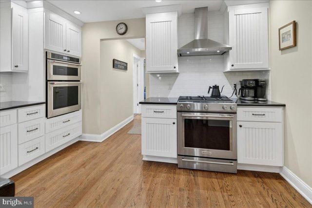 1 WALKING PURCHASE DR, Pennington, NJ 08534