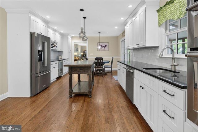 1 WALKING PURCHASE DR, Pennington, NJ 08534