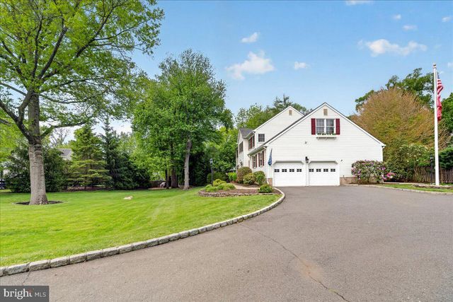 1 WALKING PURCHASE DR, Pennington, NJ 08534